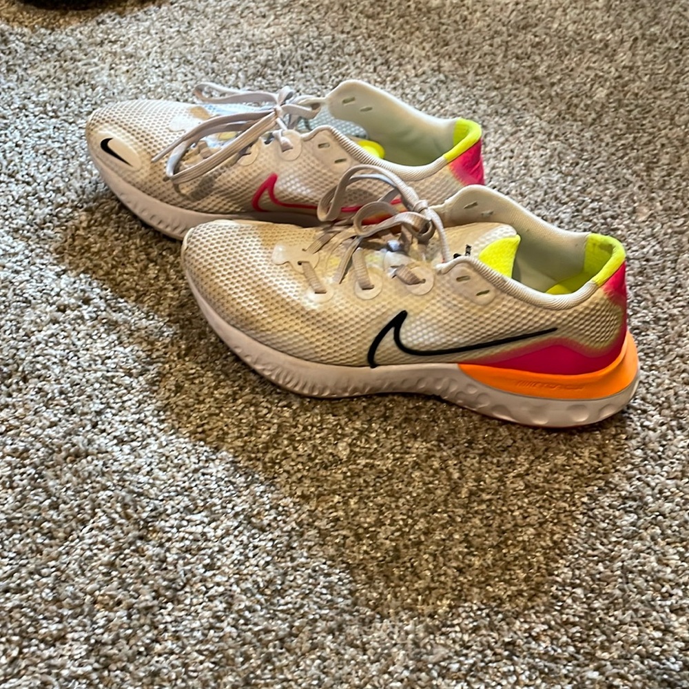 Women’s Nike tennis shoes! Nike Renew - love them! Just too small for me.